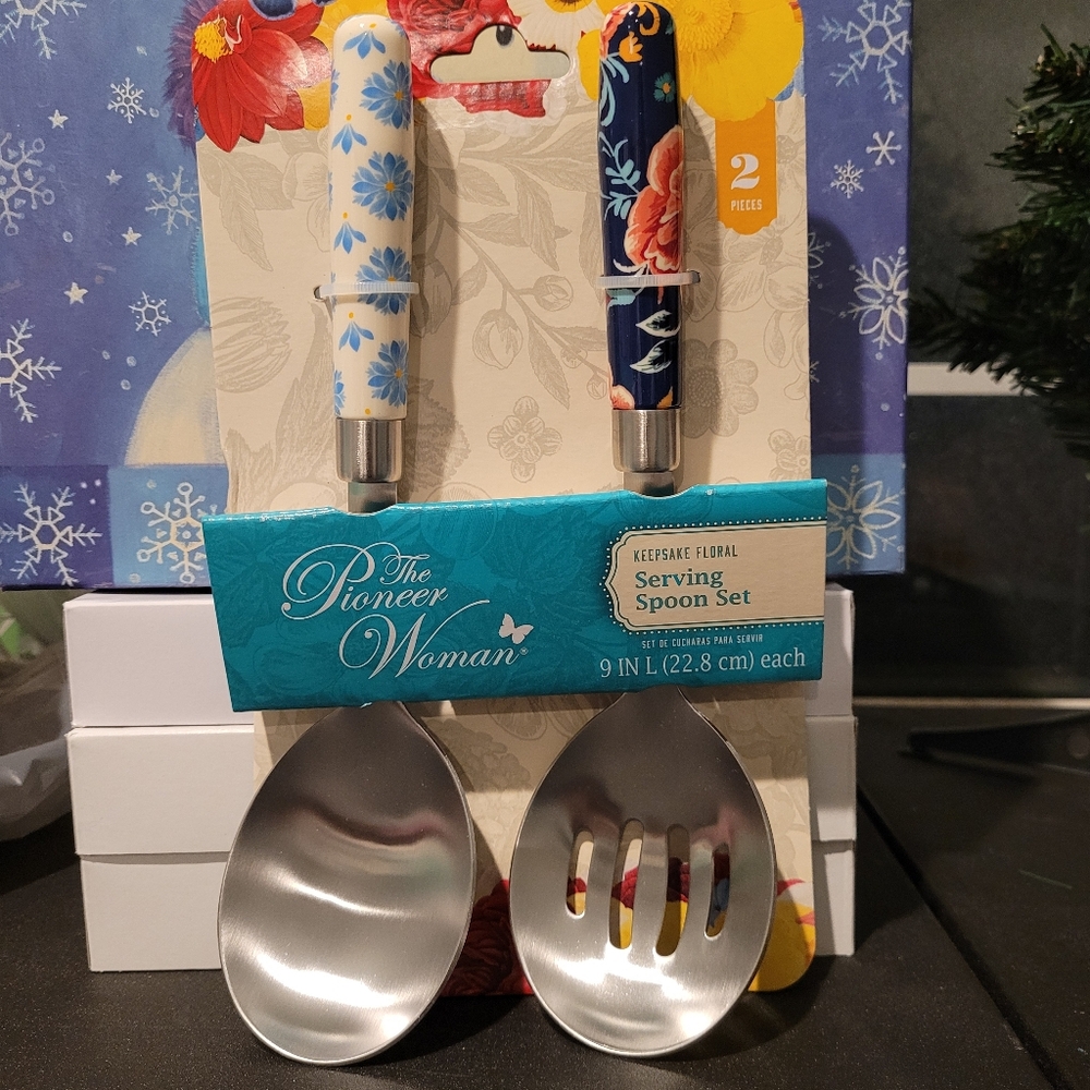 The Pioneer Woman Blue and White Floral Serving Spoon Set